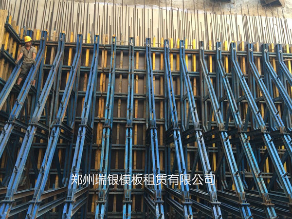 单侧模板支撑架